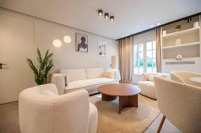Coin salon dans l'établissement Elegant apartment - 2BR - 6P - Notre Dame Cathedral