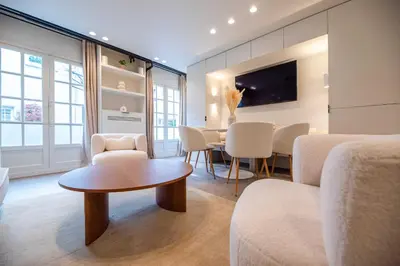 Coin salon dans l'établissement Elegant apartment - 2BR - 6P - Notre Dame Cathedral