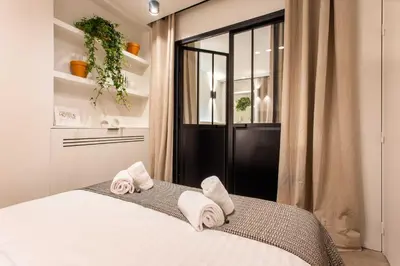 Un ou plusieurs lits dans un hébergement de l'établissement Elegant apartment - 2BR - 6P - Notre Dame Cathedral