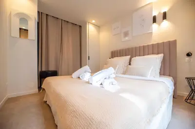 Un ou plusieurs lits dans un hébergement de l'établissement Elegant apartment - 2BR - 6P - Notre Dame Cathedral
