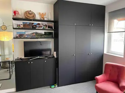 Télévision ou salle de divertissement dans l'établissement Paris 16e arrondissement superbe 45 m2 plein sud