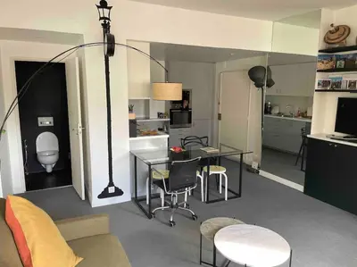 Cuisine ou kitchenette dans l'établissement Paris 16e arrondissement superbe 45 m2 plein sud