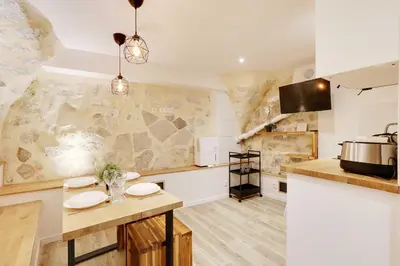 Cuisine ou kitchenette dans l'établissement Charming apartment with AC -1BR-3P- Sentier