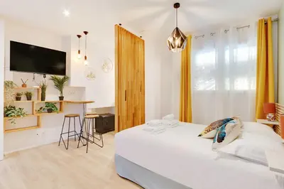 Un ou plusieurs lits dans un hébergement de l'établissement Charming apartment with AC -1BR-3P- Sentier