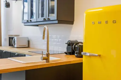 Cuisine ou kitchenette dans l'établissement Loft Épuré et Confortable - 6 Pers Voltaire - 11e