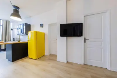 Télévision ou salle de divertissement dans l'établissement Loft Épuré et Confortable - 6 Pers Voltaire - 11e