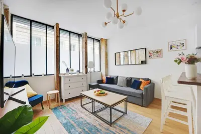 Coin salon dans l'établissement Duplex pour 6 a Republique Confort et Centralite