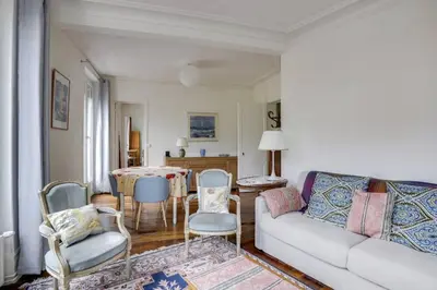 Coin salon dans l'établissement Bel appartement parisien - Les Gobelins