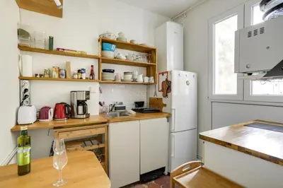 Cuisine ou kitchenette dans l'établissement Bel appartement parisien - Les Gobelins