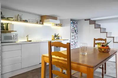 Cuisine ou kitchenette dans l'établissement Loft Maison PARIS Gare Est Nord
