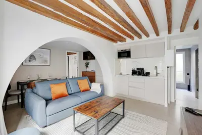 Cuisine ou kitchenette dans l'établissement Cozy apartment - 1BR-4P - Les Halles