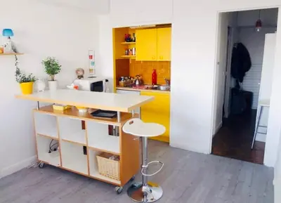 Cuisine ou kitchenette dans l'établissement Amazing Eiffel views at cool central area