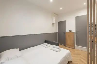 Un ou plusieurs lits dans un hébergement de l'établissement Raymond - Cosy studio proche Montparnasse