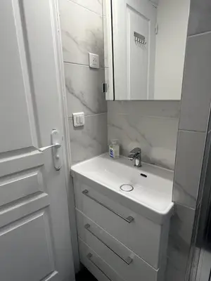 Salle de bains dans l'établissement APPARTEMENT AU CŒUR DE MARAIS DANS CENTRE de PARIS