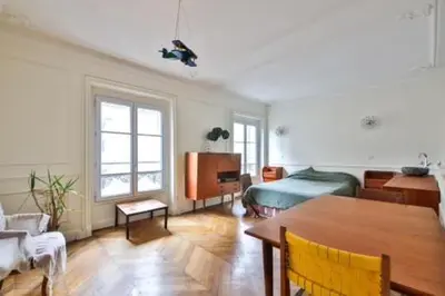 Un ou plusieurs lits dans un hébergement de l'établissement Republique of Paris