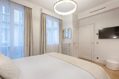 Un ou plusieurs lits dans un hébergement de l'établissement Charming Pied-à-Terre Champs-Élysée