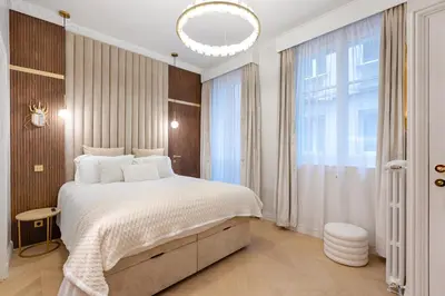 Un ou plusieurs lits dans un hébergement de l'établissement Charming Pied-à-Terre Champs-Élysée