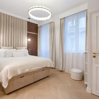 Charming Pied-à-Terre Champs-Élysée