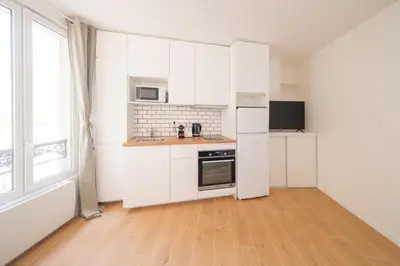 Cuisine ou kitchenette dans l'établissement Magic Apartment 4p Sacre Coeur