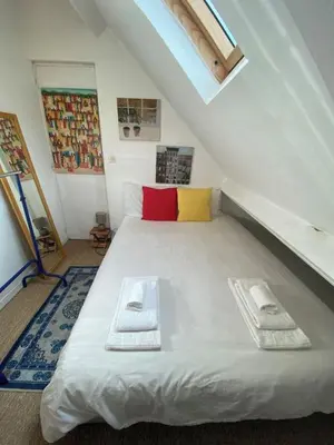 Un ou plusieurs lits dans un hébergement de l'établissement Romantic Studio apt Historical Center Paris Marais