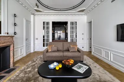 Coin salon dans l'établissement Oniri - Serviced Apartments in Louvre - Rue de Rivoli
