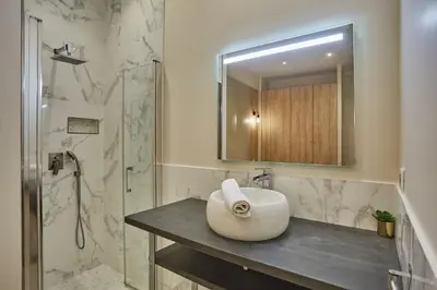 Salle de bains dans l'établissement Sublime apartment in the heart of Paris 10 people FBMAR5