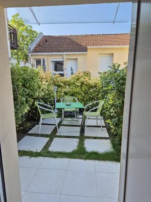 Jardin de l'établissement Maison chaleureuse jacuzzi, climatisation et parking payants