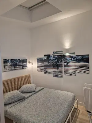 Un ou plusieurs lits dans un hébergement de l'établissement Maison chaleureuse jacuzzi, climatisation et parking payants