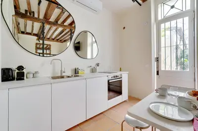 Cuisine ou kitchenette dans l'établissement Maison à Saint-Germain-des-Prés