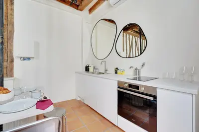 Cuisine ou kitchenette dans l'établissement Maison à Saint-Germain-des-Prés