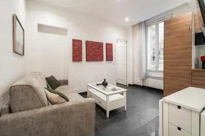 Coin salon dans l'établissement Appartement cosy à 2 min de Paris 16 ème