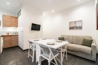Cuisine ou kitchenette dans l'établissement Appartement cosy à 2 min de Paris 16 ème