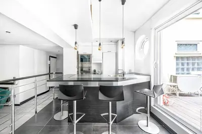 Cuisine ou kitchenette dans l'établissement Loft Luxembourg - Vavin 1bdr by B'Your Home