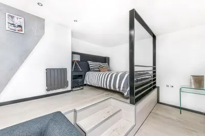 Un ou plusieurs lits dans un hébergement de l'établissement Loft Luxembourg - Vavin 1bdr by B'Your Home