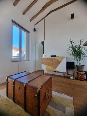 Coin salon dans l'établissement Un appartement charmant à deux pas de Paris !