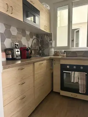 Cuisine ou kitchenette dans l'établissement Cozy Appartment in Voltaire