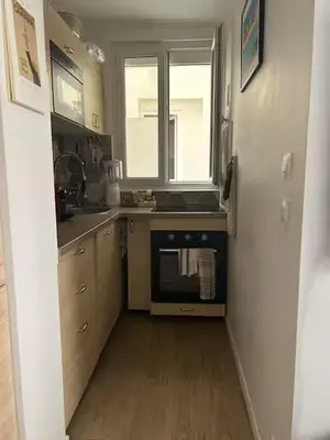 Cuisine ou kitchenette dans l'établissement Cozy Appartment in Voltaire