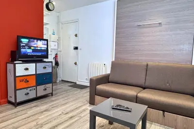 Télévision ou salle de divertissement dans l'établissement Studio Bercy - Terrasse - Paris