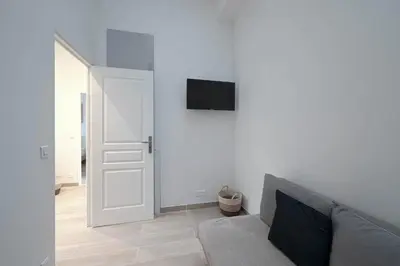 Télévision ou salle de divertissement dans l'établissement Bel Appartement Buttes-chaumont