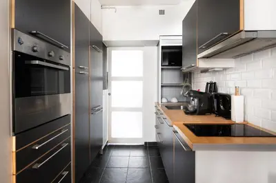 Cuisine ou kitchenette dans l'établissement T2 Spacieux à Paris 19e - Parc de la Villette