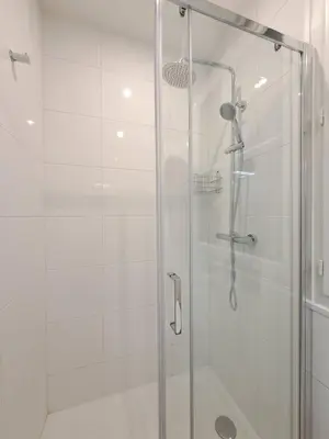 Salle de bains dans l'établissement Appartement cosy pour 2 pers dans le 14ème