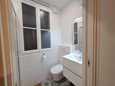 Salle de bains dans l'établissement Appartement cosy pour 2 pers dans le 14ème