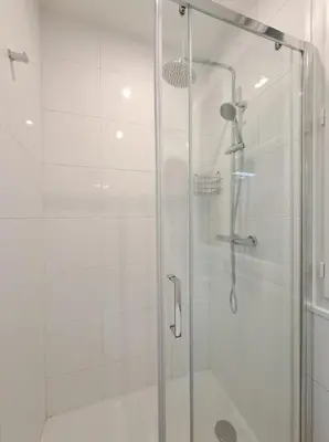 Salle de bains dans l'établissement Appartement cosy pour 2 pers dans le 14ème