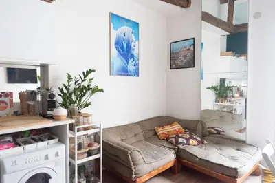 Coin salon dans l'établissement Charming studio for two in the 10th