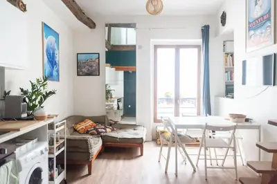 Coin salon dans l'établissement Charming studio for two in the 10th