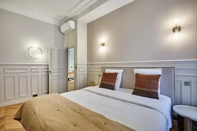 Un ou plusieurs lits dans un hébergement de l'établissement Amazing apartment Saint Germain des Pres with AC by Studio Prestige