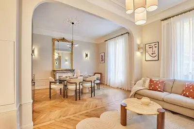 Coin salon dans l'établissement Amazing apartment Saint Germain des Pres with AC by Studio Prestige