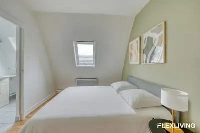 Un ou plusieurs lits dans un hébergement de l'établissement One bedroom Elegant & Central - Opera Montmartre Lafayette