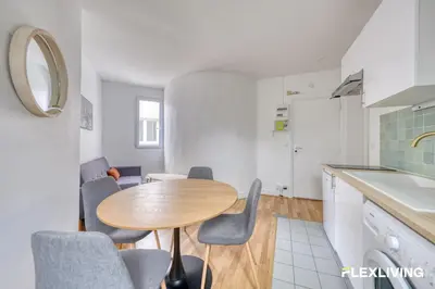 Cuisine ou kitchenette dans l'établissement One bedroom Elegant & Central - Opera Montmartre Lafayette
