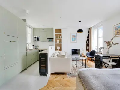 Cuisine ou kitchenette dans l'établissement Charming studio - 2P - Canal Saint-Martin
